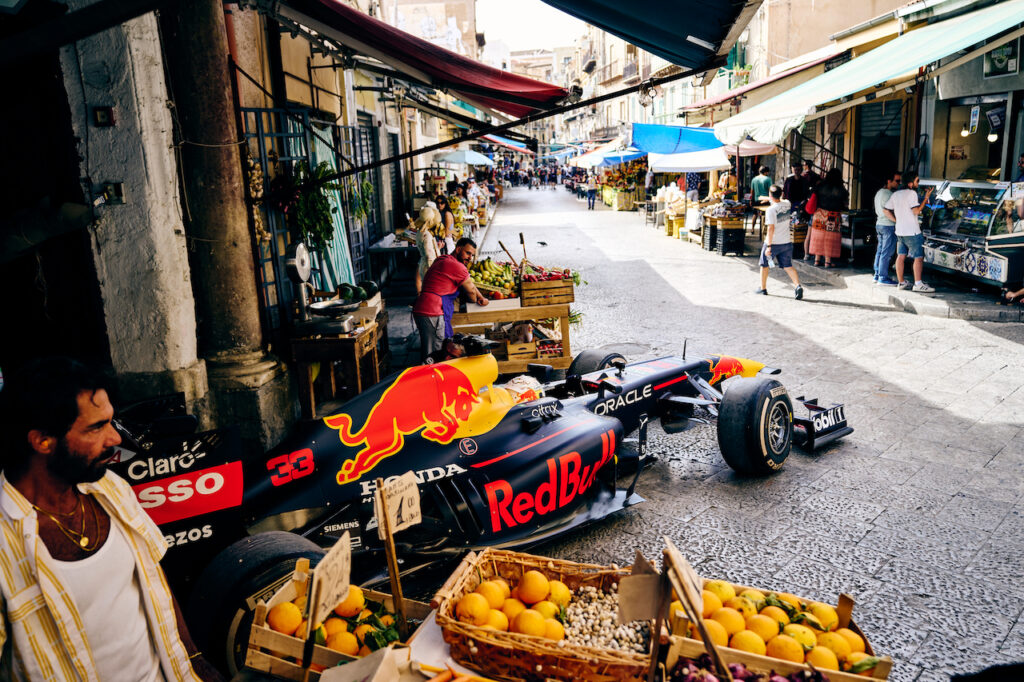 F1 | “Ciao Palermo, Monza is calling”: Verstappen sfreccia in Sicilia [VIDEO]