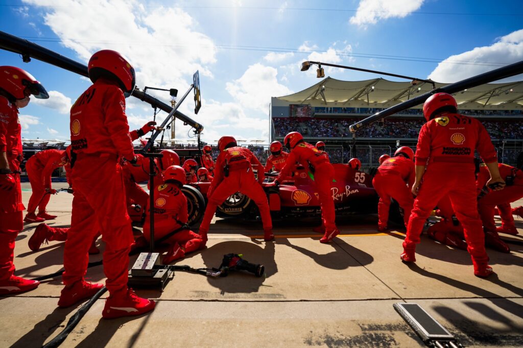 F1 | Ferrari, Binotto sui problemi al pit stop di Sainz: “Qualcosa non è andato sul lato posteriore destro”