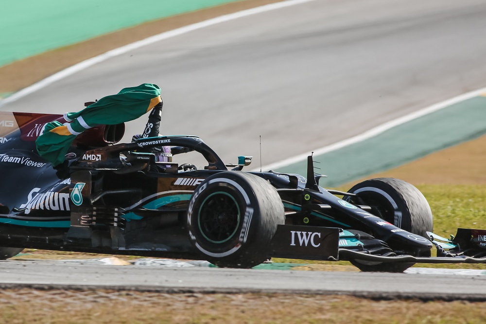 F1 | Hamilton straordinario, ma per molti la vittoria di Interlagos è solo figlia del motore…