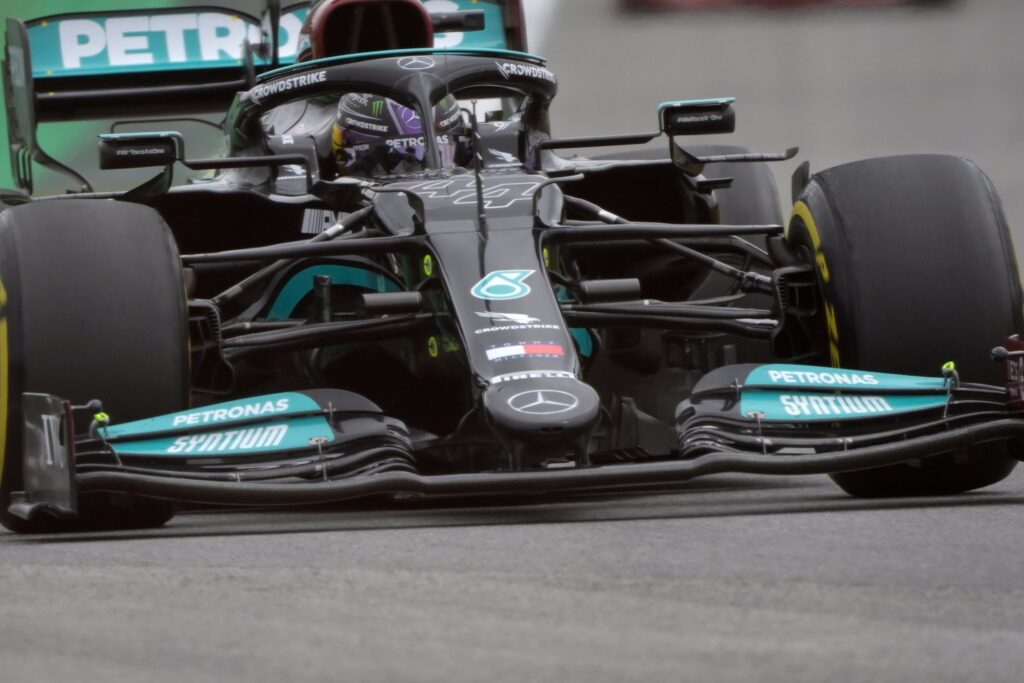 F1 | Mercedes, Hamilton si gode uno straordinario successo: “Non bisogna mai mollare”