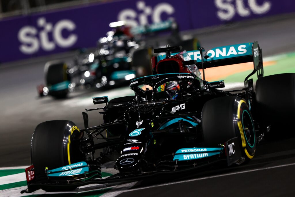F1 | Hamilton trionfa a Jeddah: “Vittoria eccezionale. Ho usato testa ed esperienza”