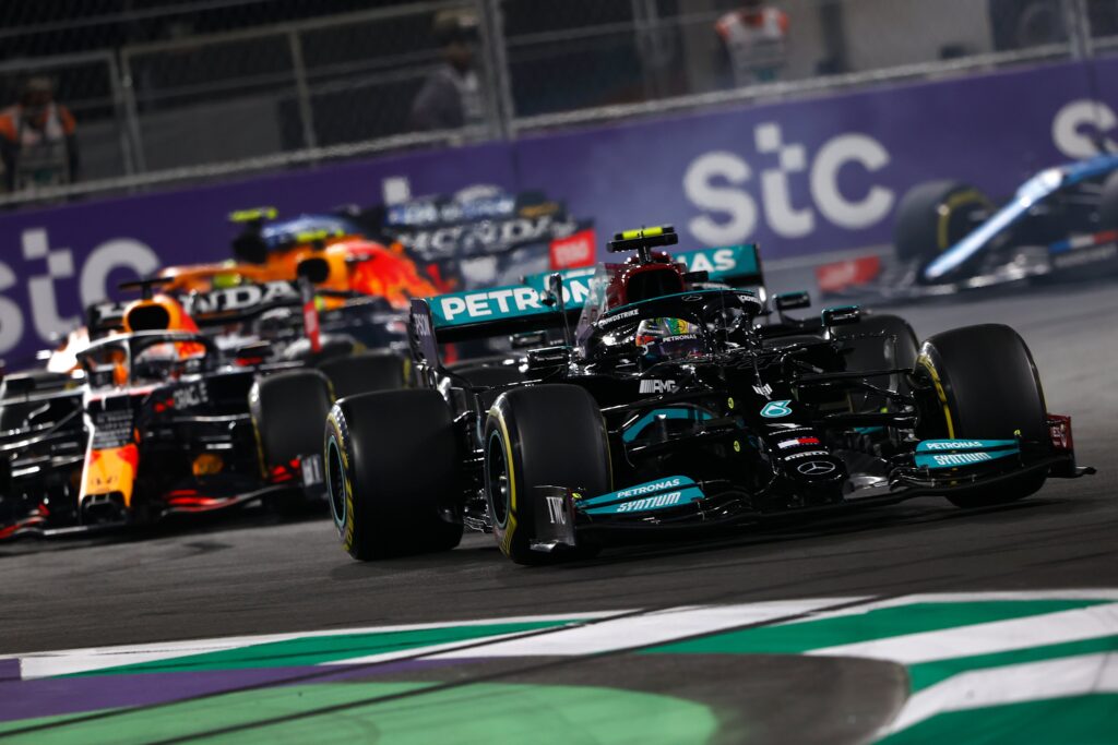 F1 | Verstappen-Hamilton, dopo nove anni il titolo torna a decidersi all’ultimo GP tra piloti di team diversi