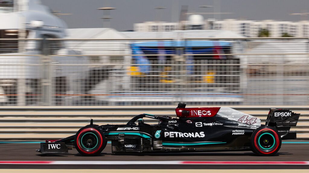 F1 | Mercedes, Hamilton: “Siamo tutti molto vicini”