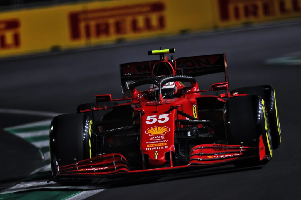 F1 | Etica del lavoro, sinergia con la squadra, costanza: cara Ferrari è Sainz il regalo più bello del 2021