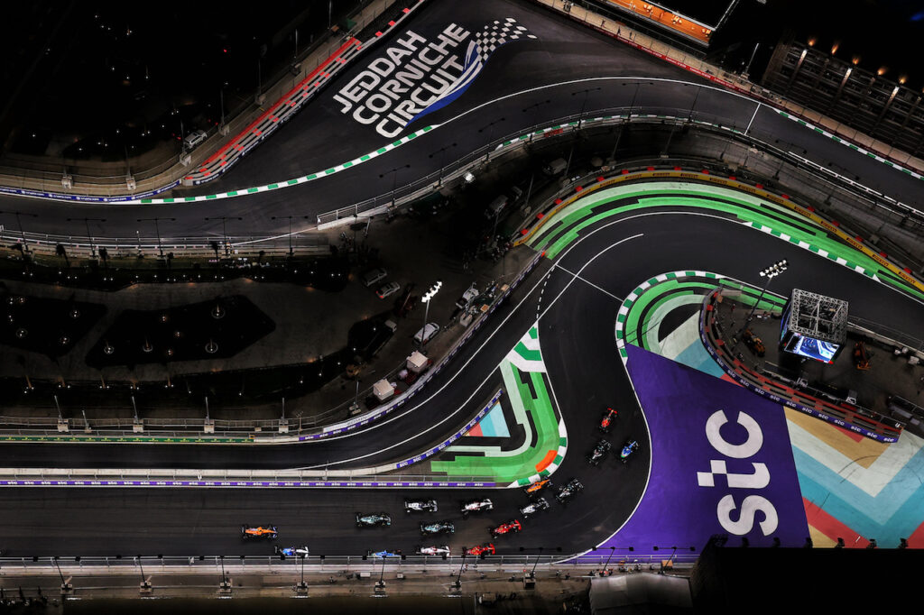 F1 | Hamilton e Verstappen ad Abu Dhabi a pari punti: le classifiche mondiali dopo la gara di Jeddah
