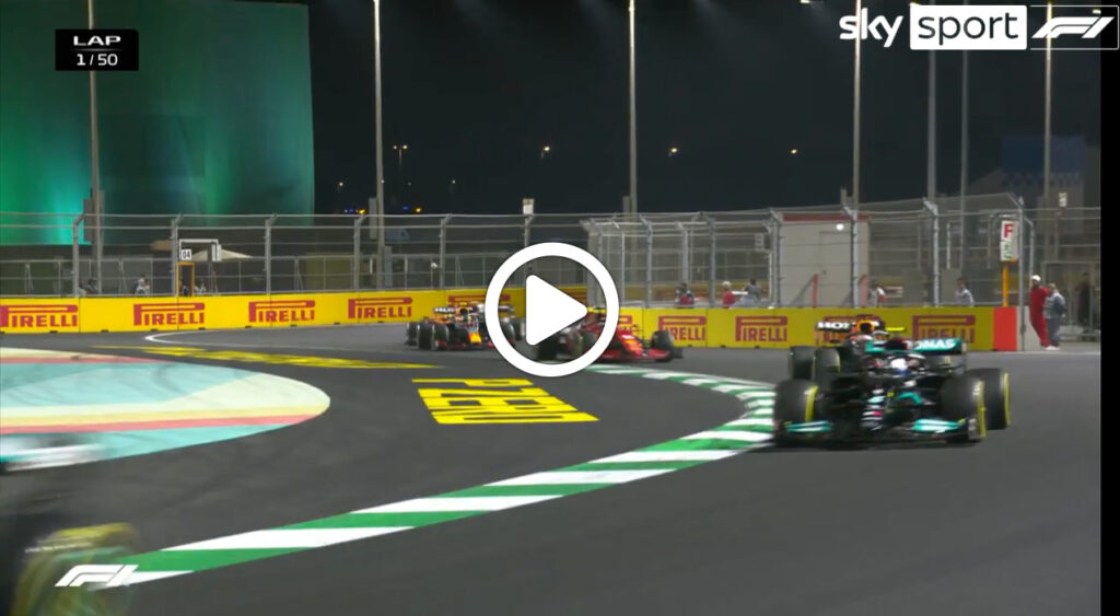 F1 | GP Arabia Saudita, la partenza e il primo giro a Jeddah [VIDEO]
