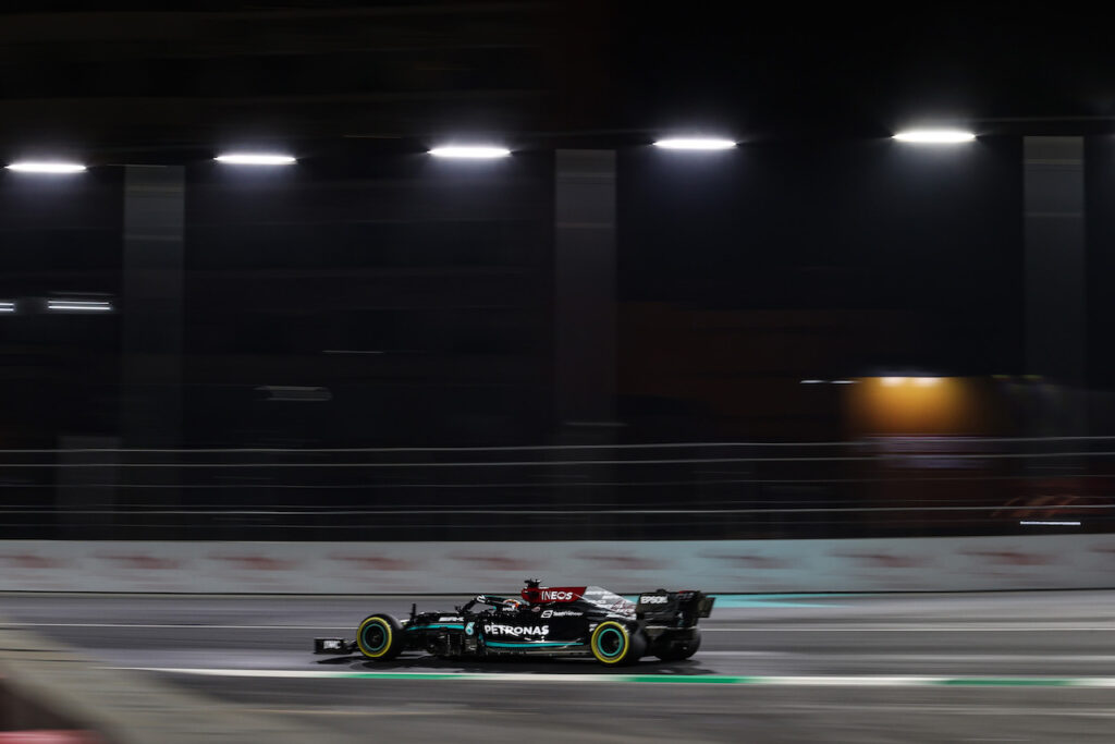 F1 | Hamilton graziato dopo le FP3, Marko su tutte le furie: “Faremo reclamo contro la Mercedes”