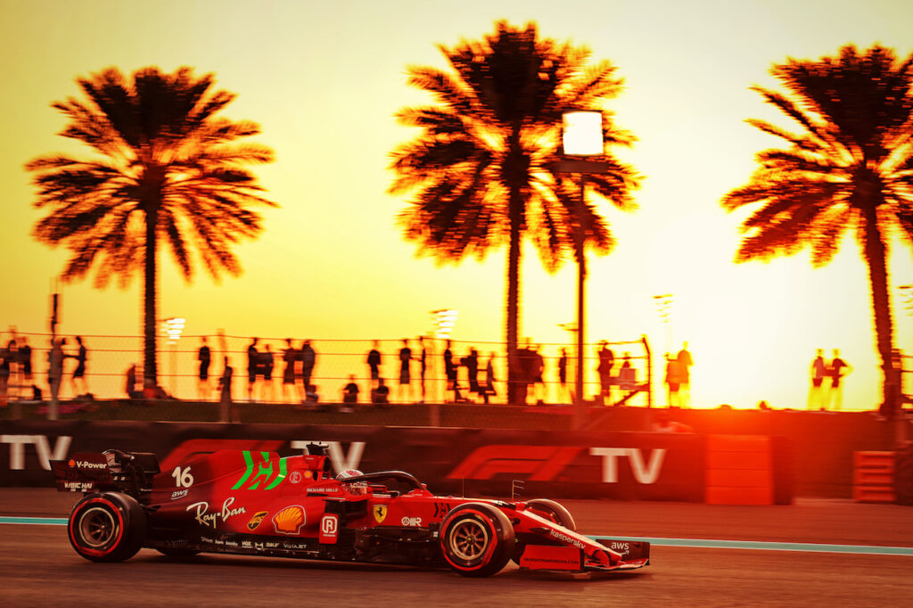 F1 | Ferrari, 58 giri per Sainz e Leclerc nelle FP2 di Abu Dhabi
