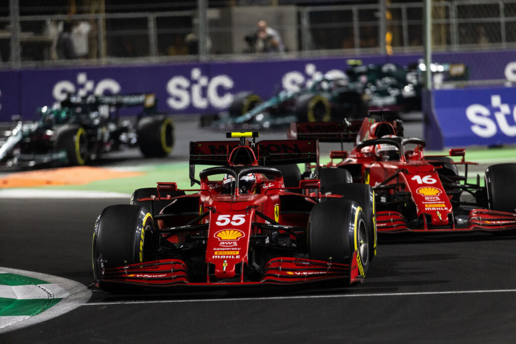 F1 | Ferrari, Leclerc: “Sainz ha avuto un 2021 fantastico, mi ha spinto molto”
