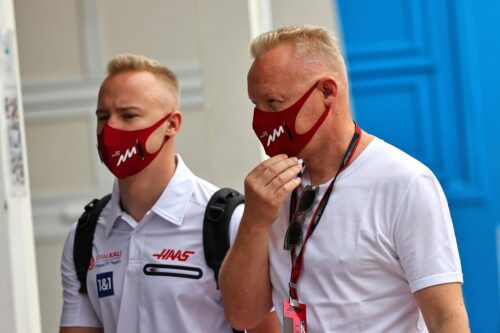 F1 | Nikita Mazepin e suo padre Dmitry inseriti nella lista dei sanzionati dall’Unione Europea