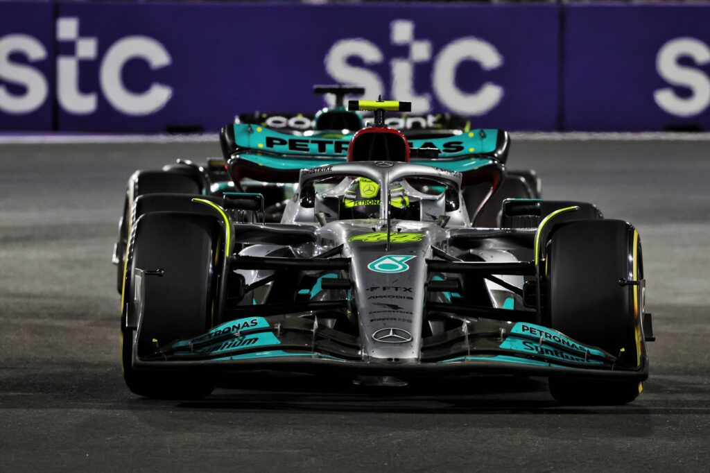 F1 | Villeneuve: “Ormai è chiaro, la Mercedes è fuori dalla lotta mondiale”