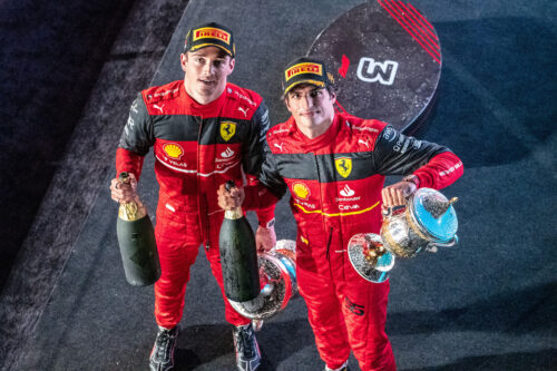 F1 | Doppietta Ferrari in Bahrain: serata indimenticabile a Sakhir per Leclerc e Sainz
