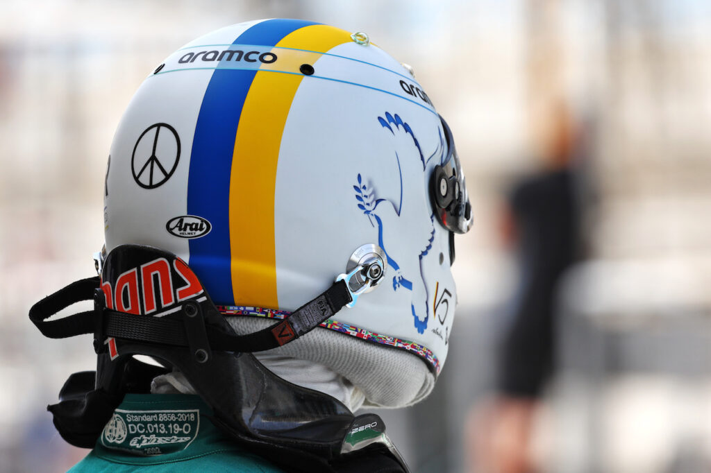 F1 | Vettel apaga la polémica por el casco “No War”: “El mundo unido contra la guerra”