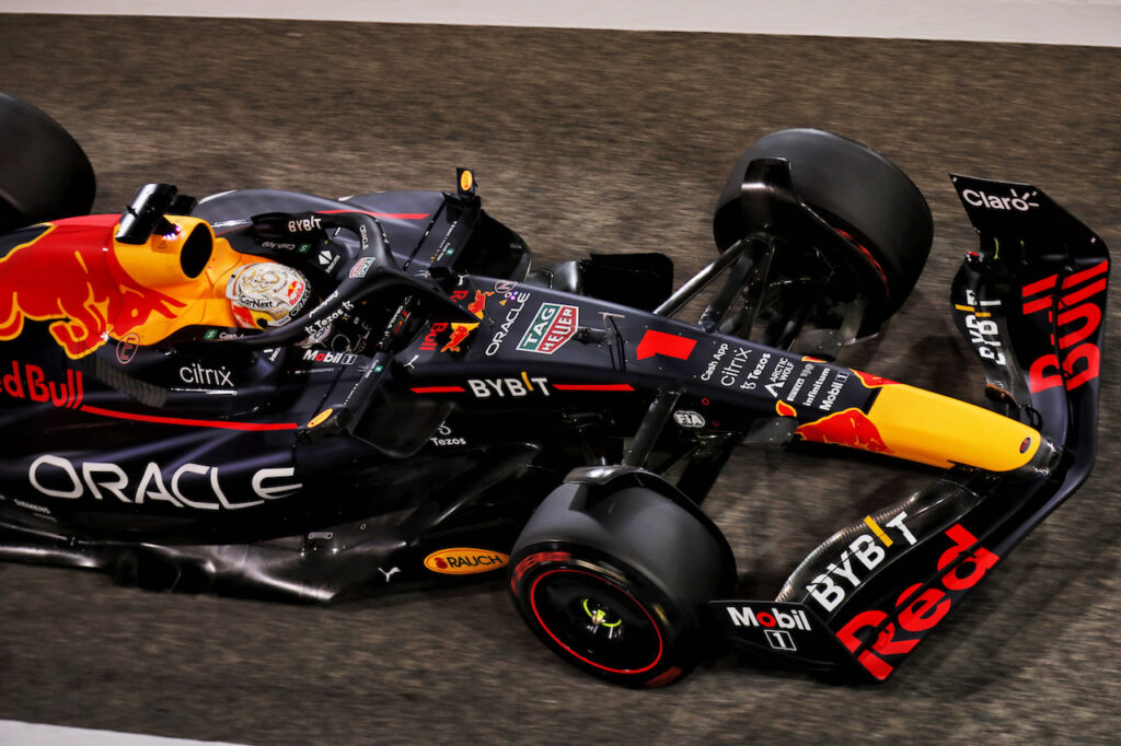 F1 | Hill: “Verstappen favorito in Bahrain, ma attenzione a sottovalutare la Mercedes”