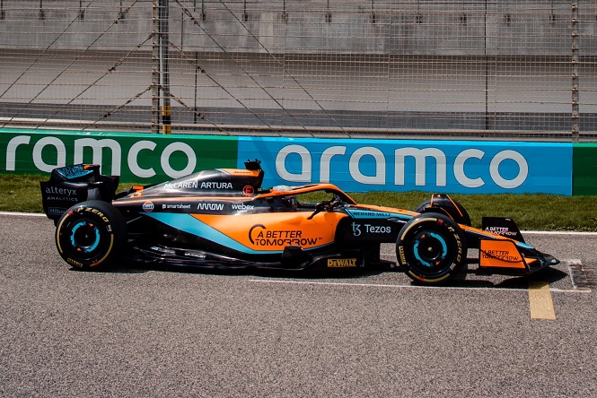 F1 | McLaren, piccole modifiche alla livrea nel filming day in Bahrain