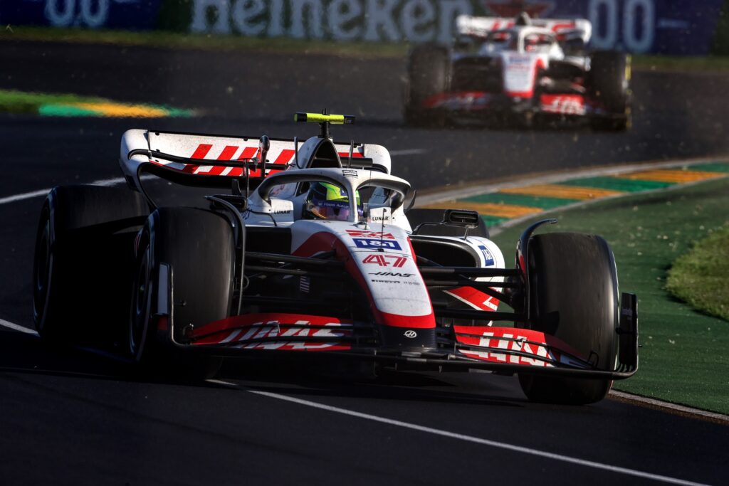 F1 | Primo weekend senza punti per la Haas: Schumacher subito davanti a Magnussen