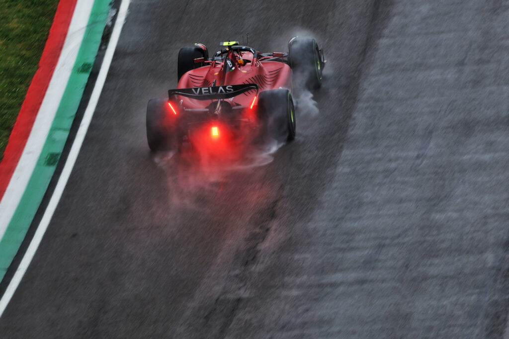 Formula 1 | Ferrari, uno-due di Leclerc e Sainz nelle libere bagnate di Imola