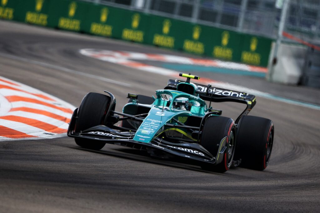 F1 | Aston Martin, Vettel: “Sarà complicato gestire il traffico in Q1”
