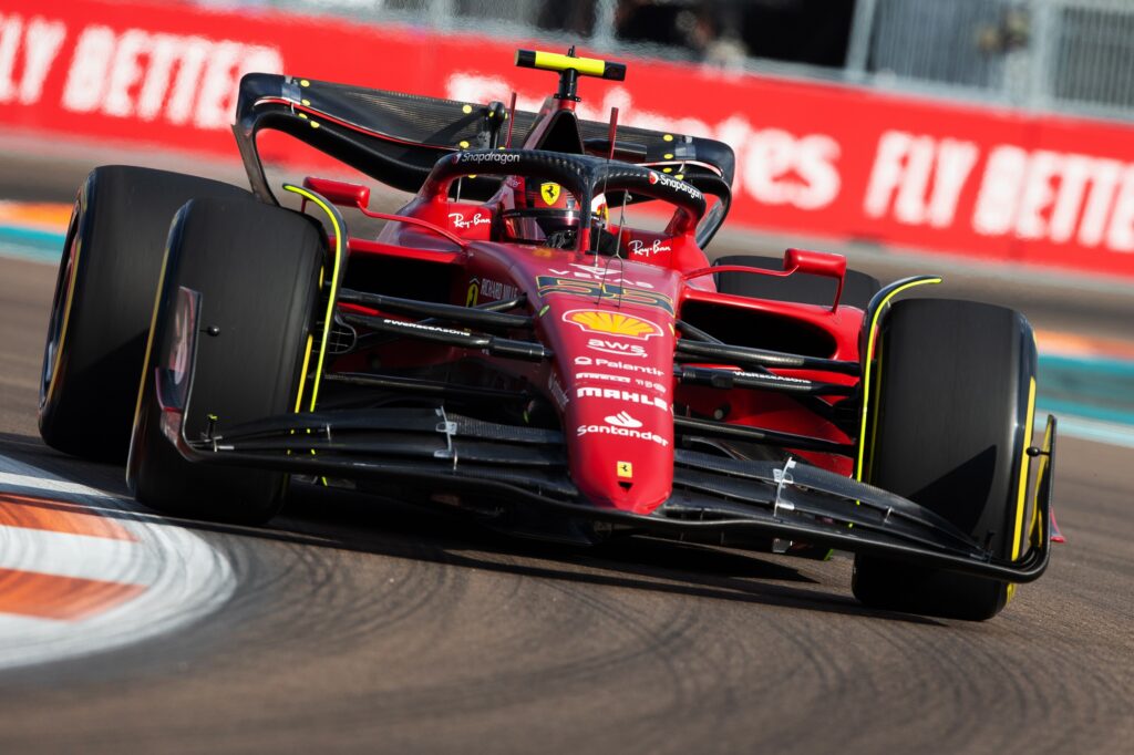 F1 | Ferrari, il riscatto di Sainz: “Un vantaggio partire dalla prima fila”