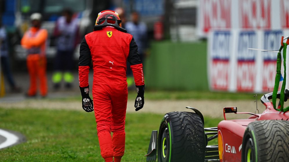 F1 | Ferrari, Binotto: “Sainz deve abituarsi a guidare una macchina competitiva”