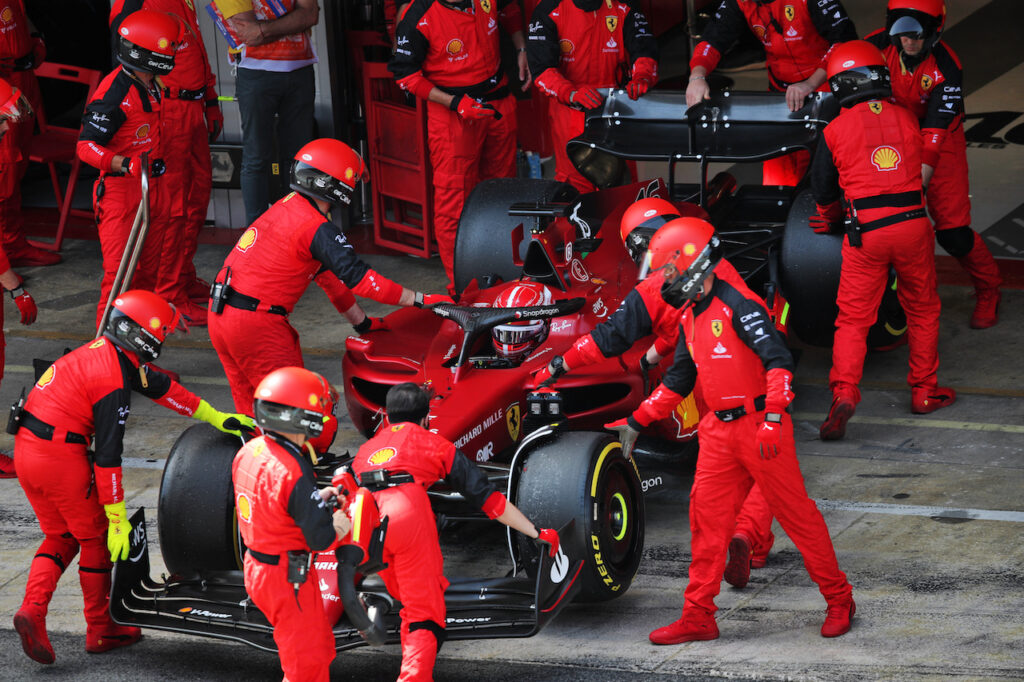 F1 | Clamoroso Ferrari: problema per Leclerc a Barcellona, la gara si chiude con un ritiro