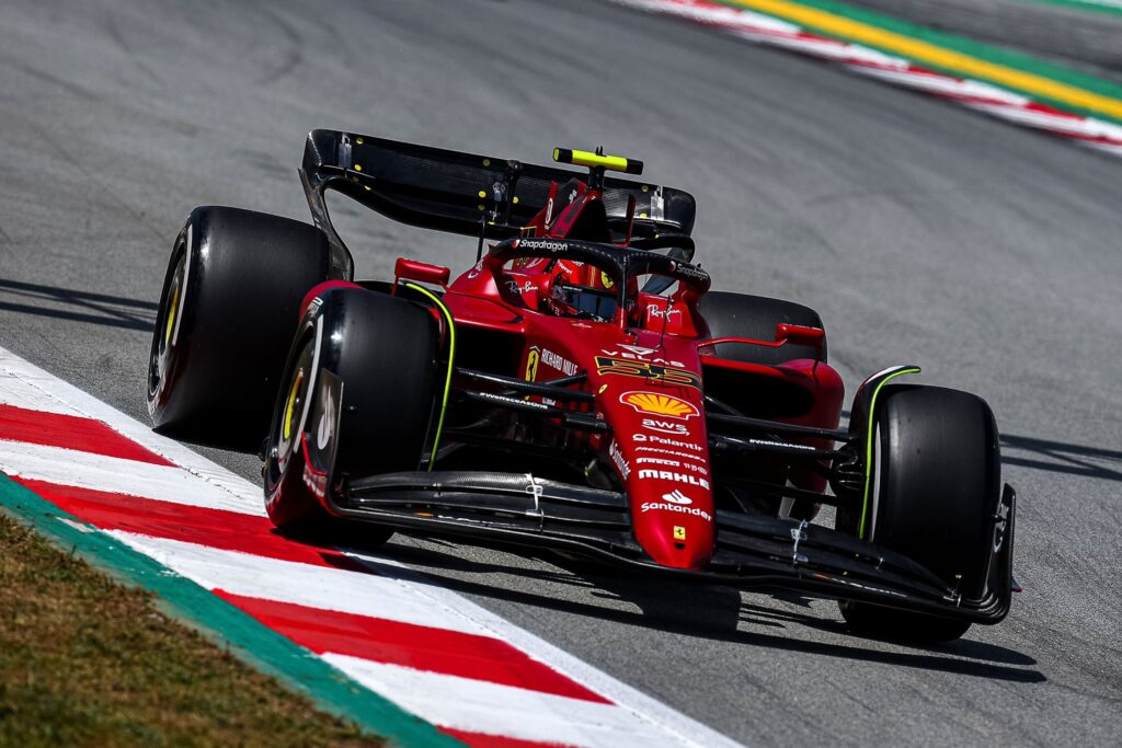 F1 | Ferrari, per Sainz non c’è nessuna gerarchia: “Al momento io e Leclerc siamo alla pari”