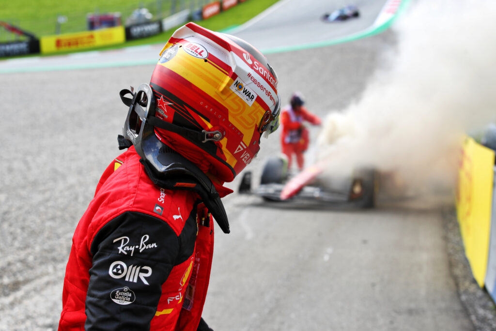 F1 | Ferrari, ritiro per Carlos Sainz: “Sarebbe stata una facile doppietta”