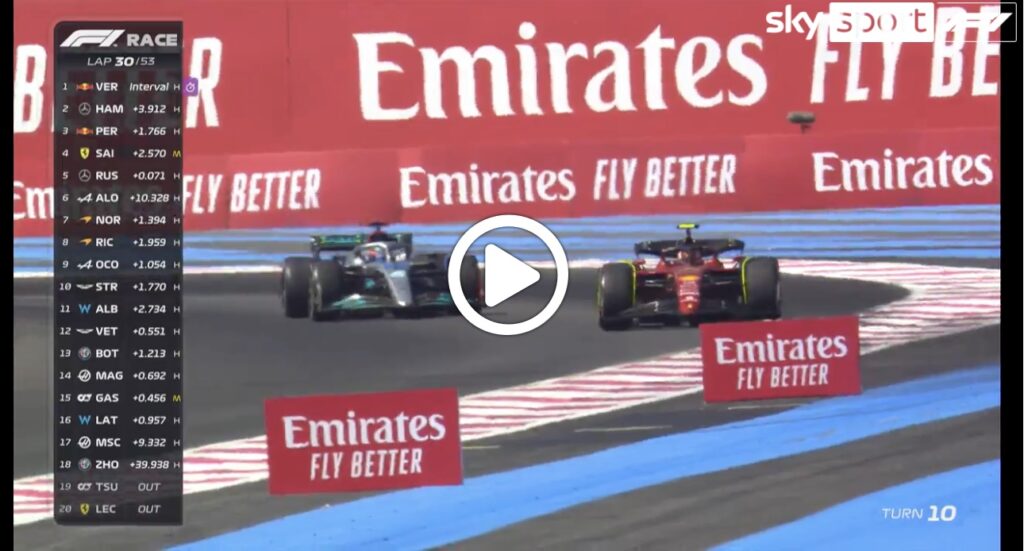F1 | Sainz, magia su Russell all’esterno della curva “Signes” [VIDEO]