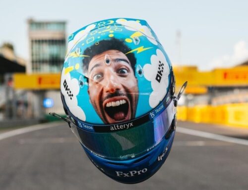 F1 | Ricciardo omaggia Valentino Rossi con il casco per la gara di Monza