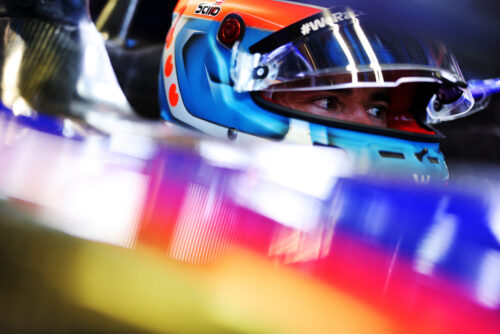 Formula 1 | Hamilton: “De Vries è un grande talento, merita un sedile in griglia”