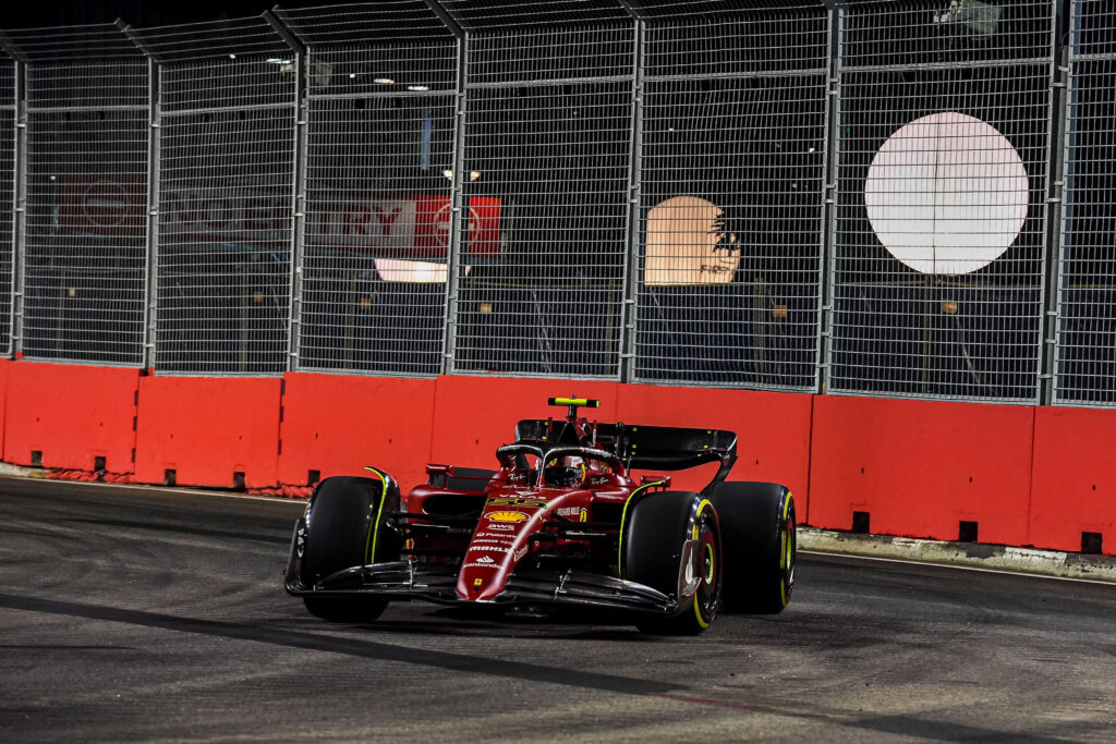 F1 | Ferrari, Sainz e Leclerc in testa al gruppo nelle libere 2 di Singapore