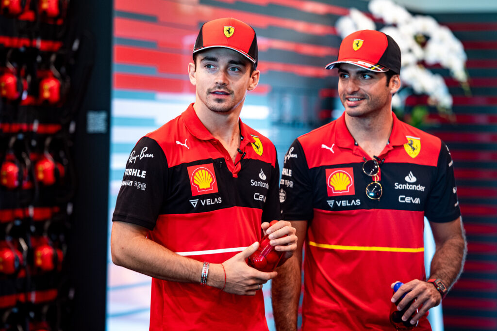 Formula 1 | Ferrari, Leclerc e Sainz in coro: “Singapore è la gara più impegnativa della stagione”