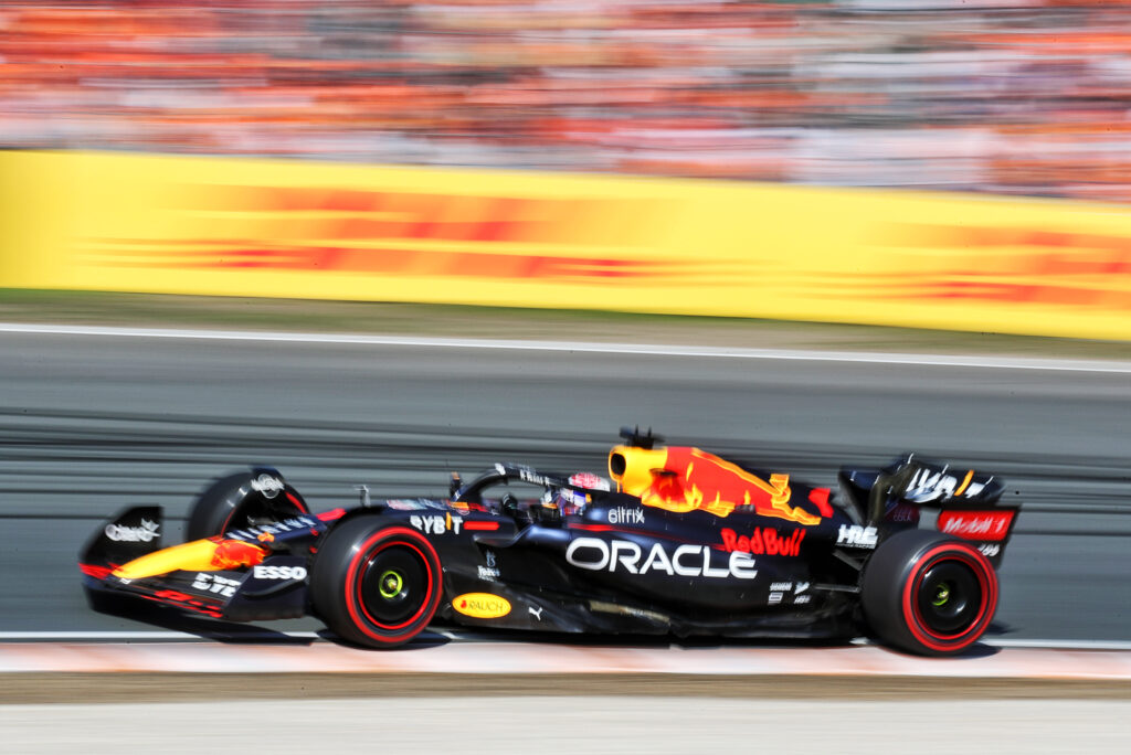 F1 | Verstappen vince la sfida con Leclerc e conquista la pole position in Olanda
