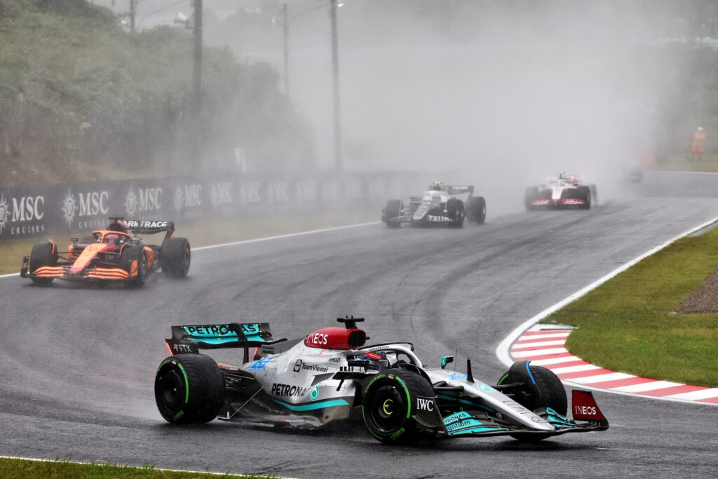 F1 | Mercedes, Russell: “Difficoltà dovute alla visibilità, non alla mancanza di aderenza”