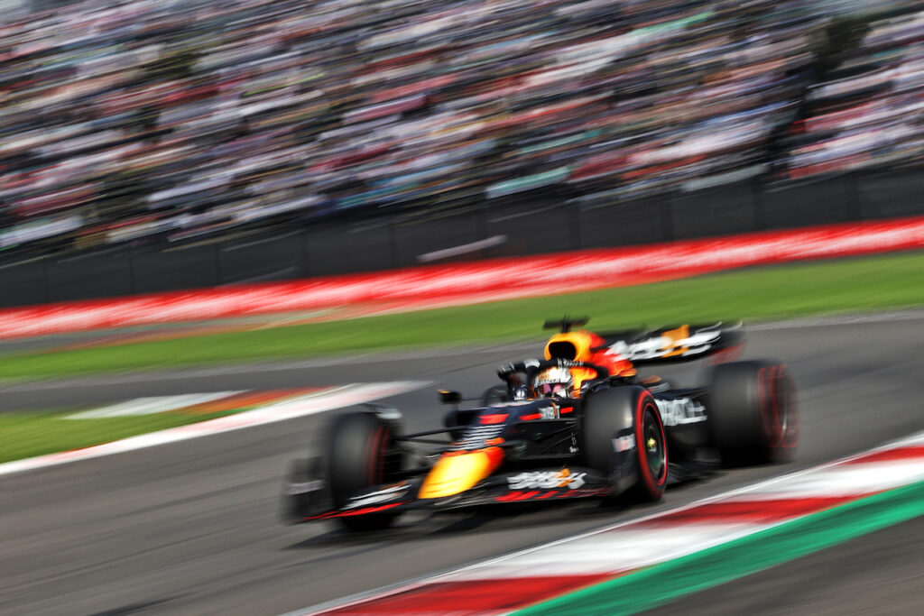 F1 | Verstappen, in Messico arriva la sesta pole della stagione: l’onboard del suo giro [VIDEO]