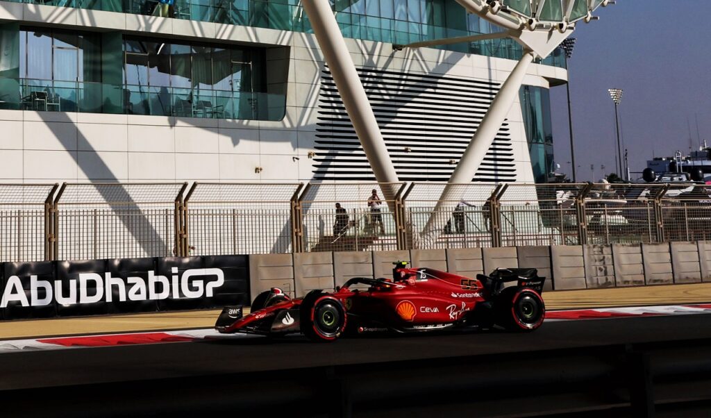 F1 | Ferrari, Sainz al fianco di Leclerc: “Strategia non ancora definita, c’è tanto degrado”