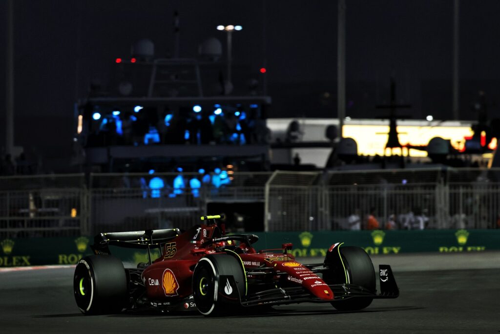 F1 | Ferrari, Sainz: “Abu Dhabi ha dimostrato a che punto siamo rispetto a Mercedes e Red Bull”