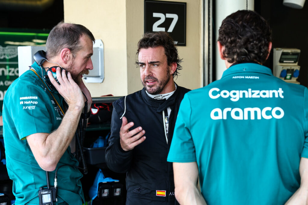 F1 | McNish: “Alonso è molto chiaro nei team radio anche durante un duello in pista”