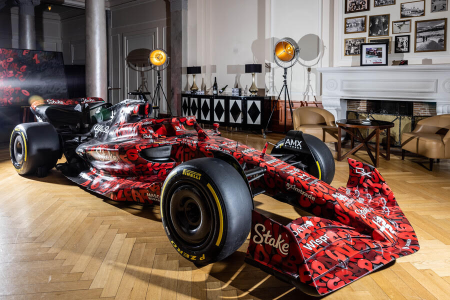 Formula 1 | Alfa Romeo, livrea speciale per annunciare la collaborazione con l’artista BOOGIE