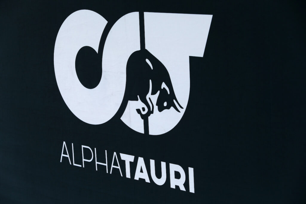 Formula 1 | AlphaTauri, prima accensione per la AT04 di De Vries e Tsunoda [VIDEO]