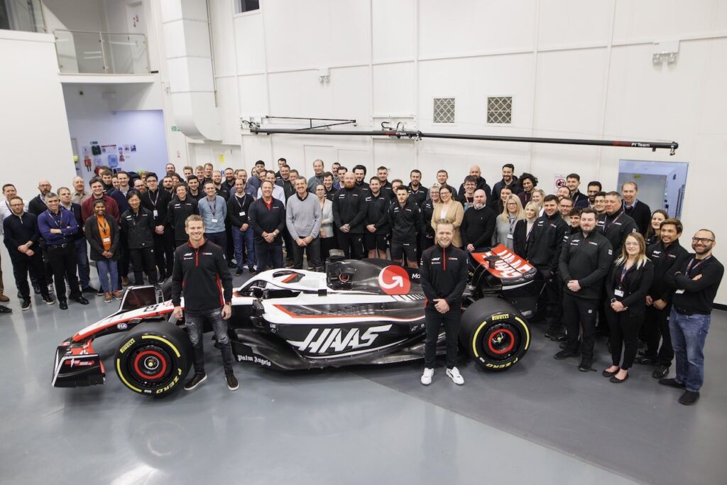 Formula 1 | Haas, pubblicata a sorpresa una foto di gruppo con la VF-23