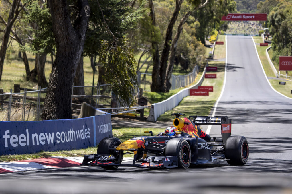 Formula 1 | Red Bull, Liam Lawson in pista a Bathurst con la RB7