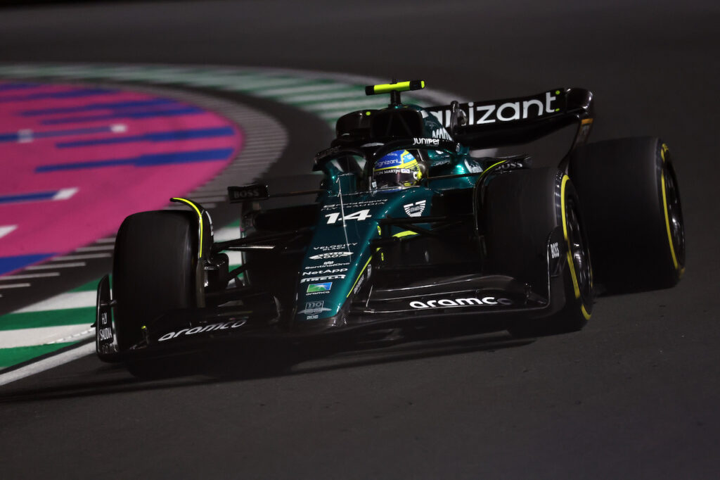 Formula 1 | Aston Martin, Alonso tiene i piedi per terra: “L’obiettivo è la Q3!”