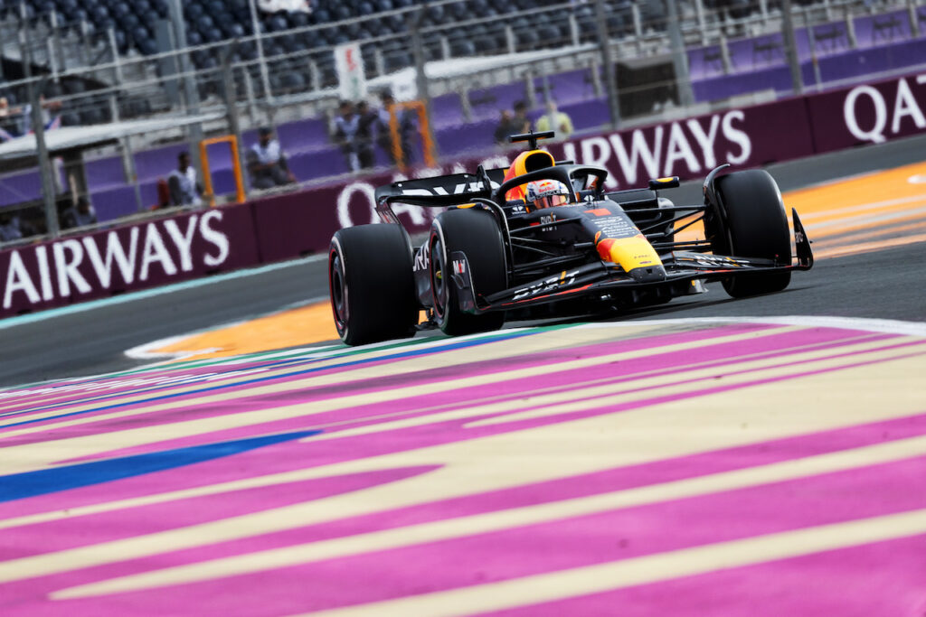 Formula 1 | Red Bull, Verstappen fuori in Q2: “Si è rotto il semiasse”