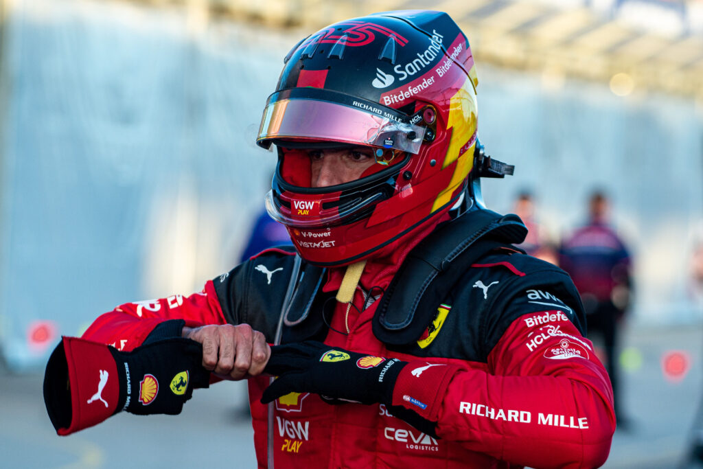 F1 | Penalità Sainz, comunicato Ferrari: “Riteniamo di aver fornito elementi sufficienti e significativi”