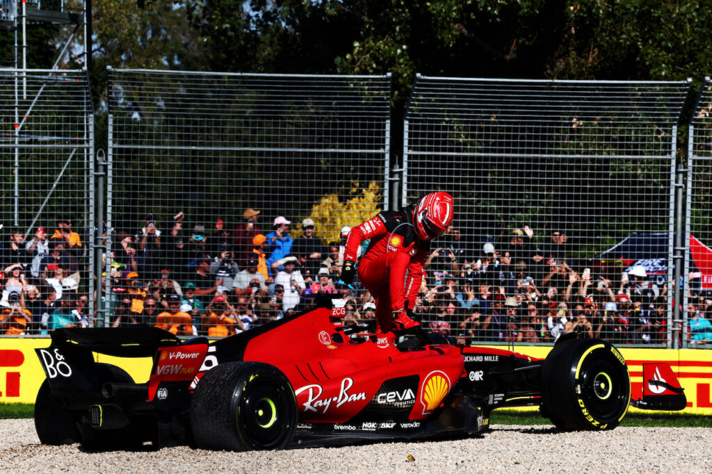F1 | Ferrari, Leclerc fuori dopo tre curve: “E’ stato un incidente di gara”