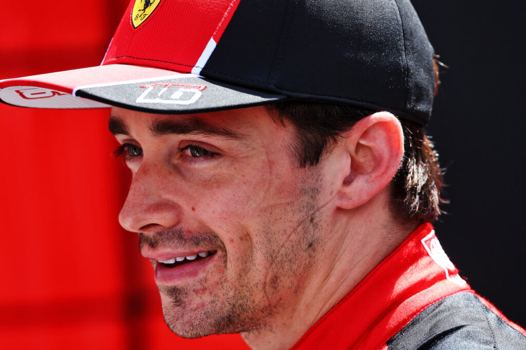 Formula 1 | Leclerc scherza: “Spero che la Red Bull mi dia retta e parta con la hard”