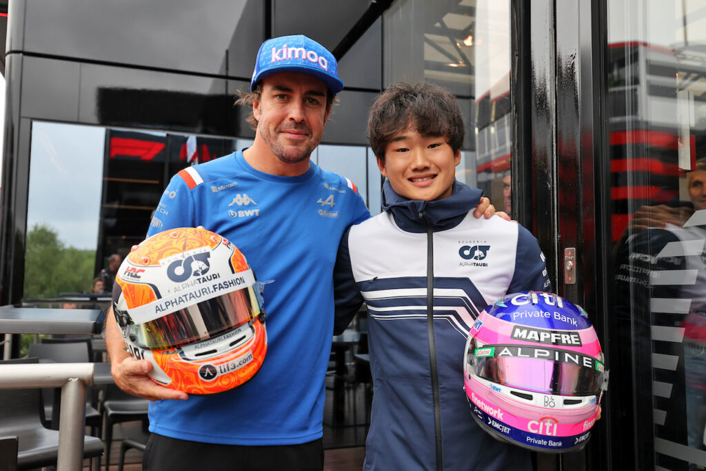 F1 | Tsunoda: “Rispetto tutti i piloti, ma ammiro tantissimo Alonso”