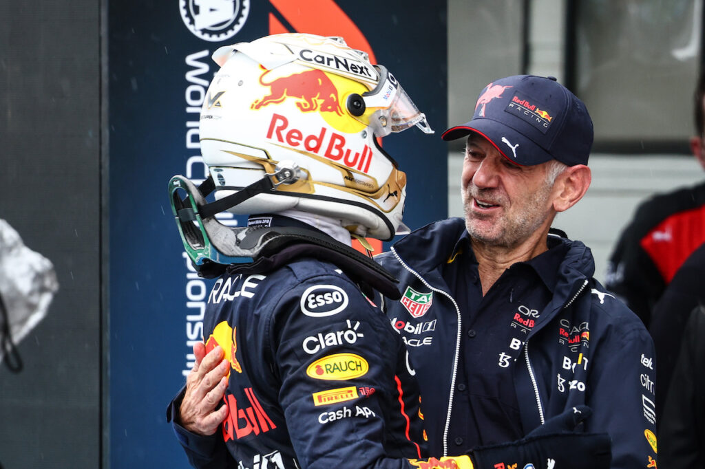 Formula 1 | Helmut Marko annuncia: “Adrian Newey ha rinnovato con la Red Bull”