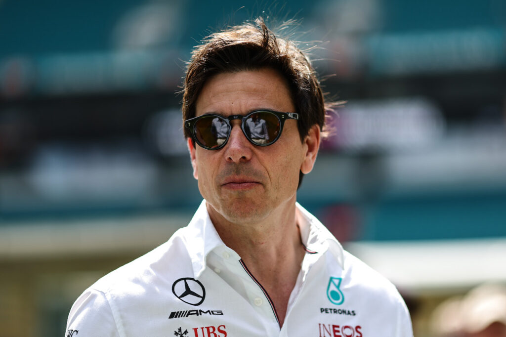 Formula 1 | Sprofondo Mercedes, Wolff: “Russell sesto solo grazie alla bandiera rossa”